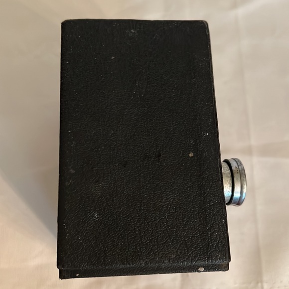 Vintage Kodak Target Brownie Six-20 Camera - Picture 4 of 9